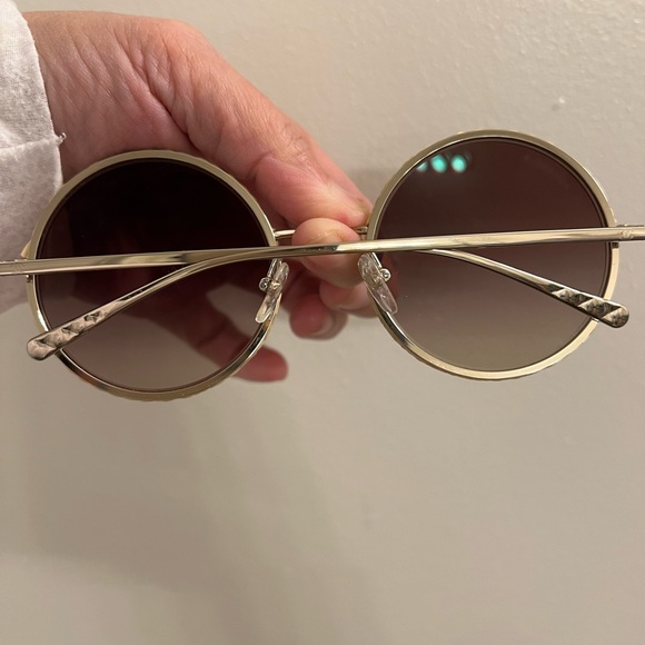 Chanel sunglasses with black leather case 🤩🌹🥰🔥 - Picture 2 of 15